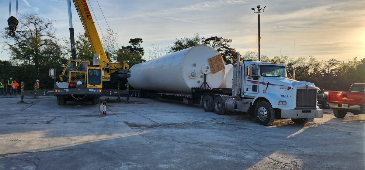 Bulk unloading and storage system