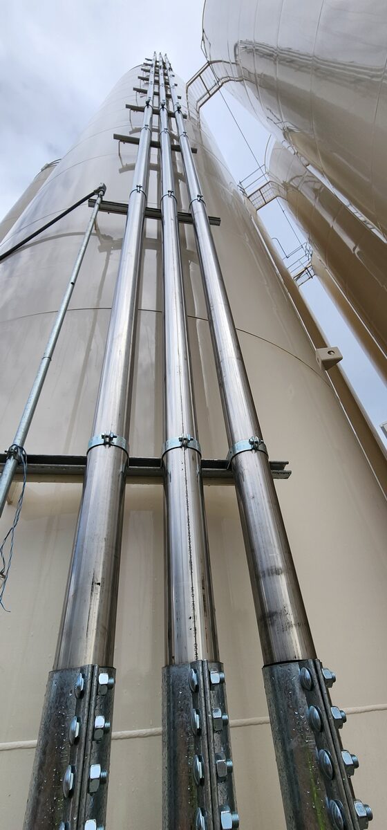 Bulk unloading and storage system