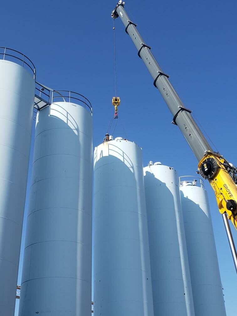 Bulk unloading and storage system