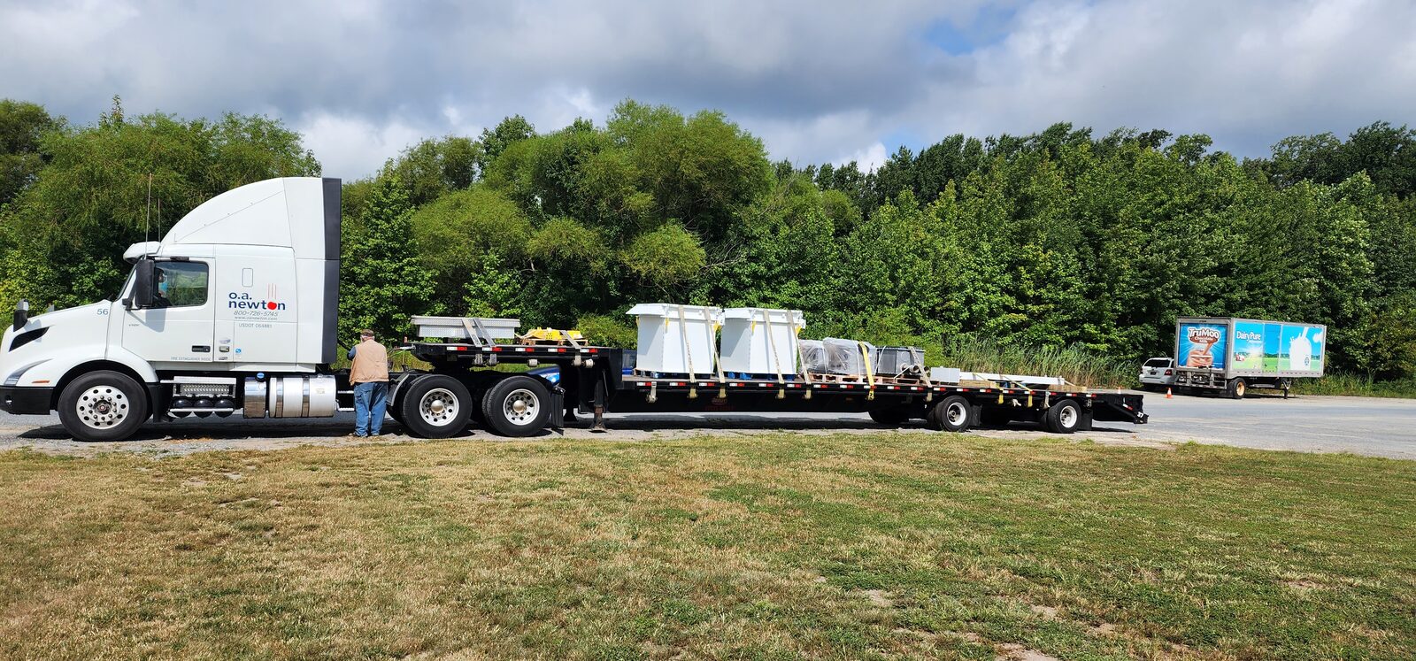 Bulk unloading and storage system