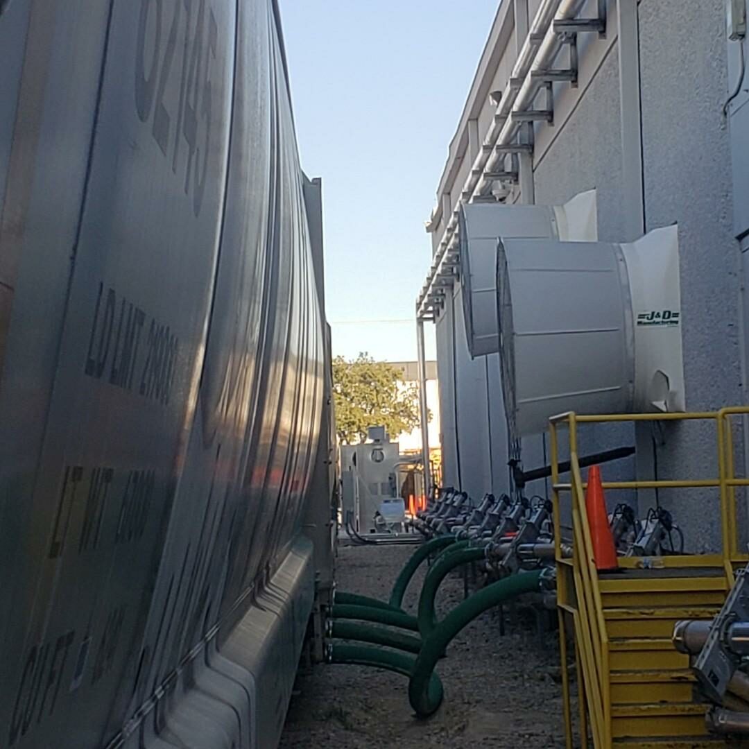 Railcar unloading system